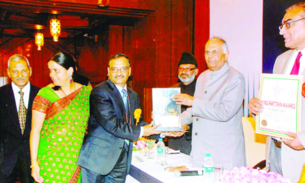 Dr. Chakote receives award from Justice Markanday Katju. See in the picture, from L to R: Eshwarappa Chakote (Brother of Dr. Chakote - Lawyer), Dr. Jyoti Chakote, Dr. V Chakote, Justice Markanday Katju