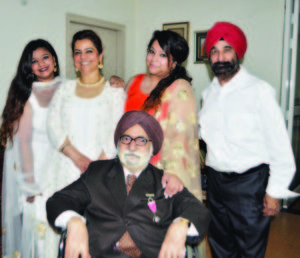 Prof. Singh (seated) with family. L to R: Alicia, Dr Manjeet, Ajooni Kaur and H S Panaser